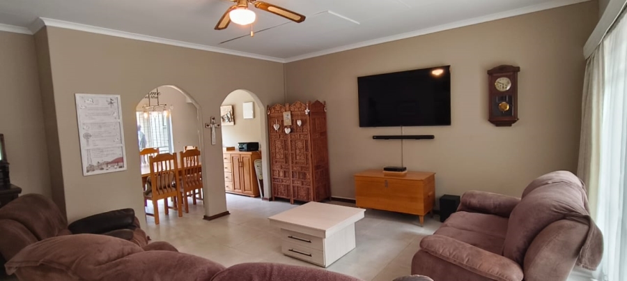 5 Bedroom Property for Sale in Pellissier Free State